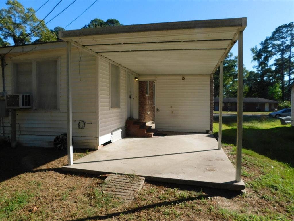 204 ELMWOOD Street, Springhill, LA 71075