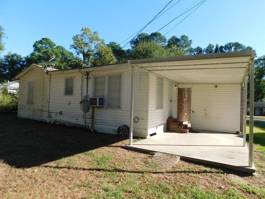 204 ELMWOOD Street, Springhill, LA 71075