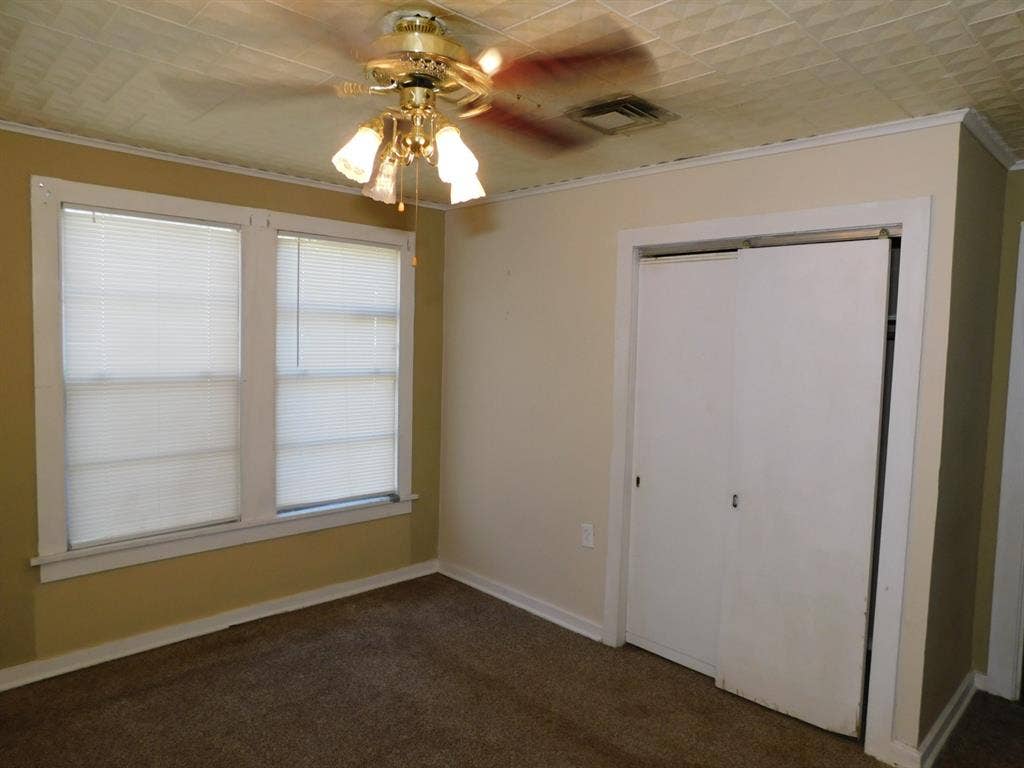 204 ELMWOOD Street, Springhill, LA 71075