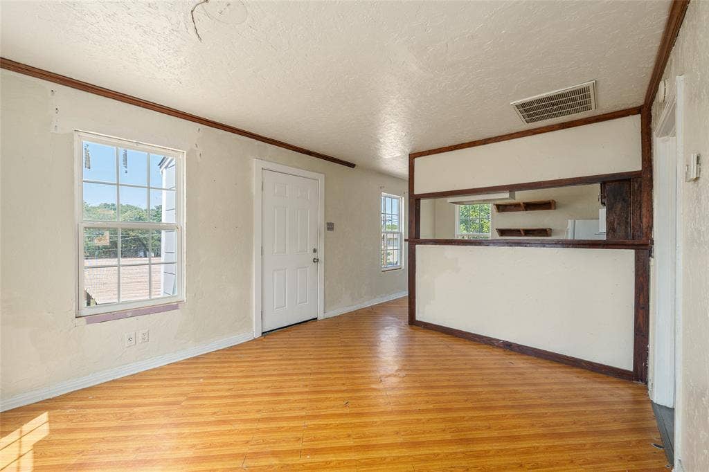 3823 Dempster Avenue, Cockrell Hill, TX 75211 Back House