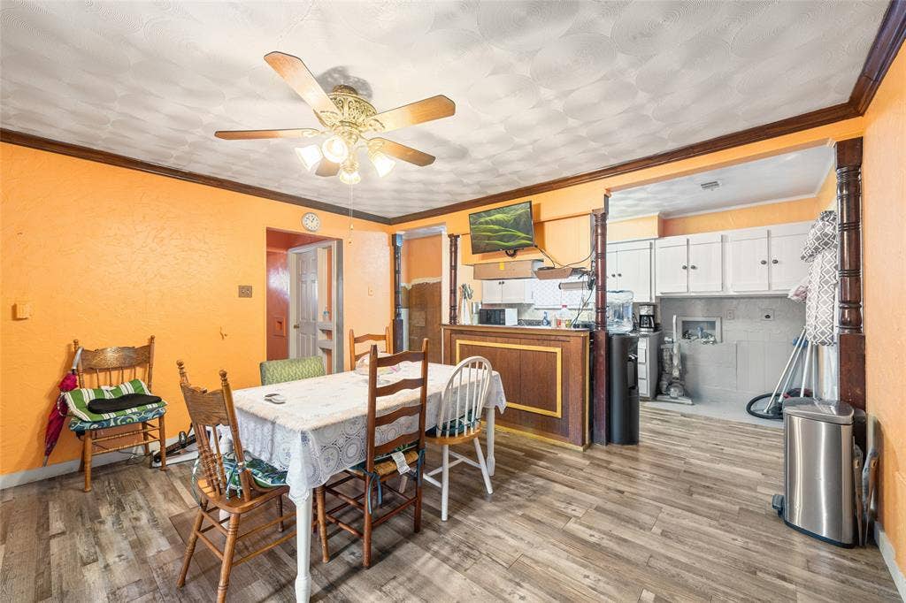 3823 Dempster Avenue, Cockrell Hill, TX 75211 Middle House