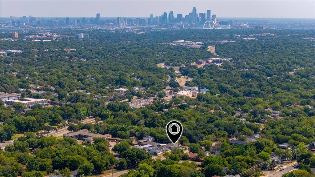 3823 Dempster Avenue, Cockrell Hill, TX 75211 Approx. 15 minutes away from Downtown Dallas