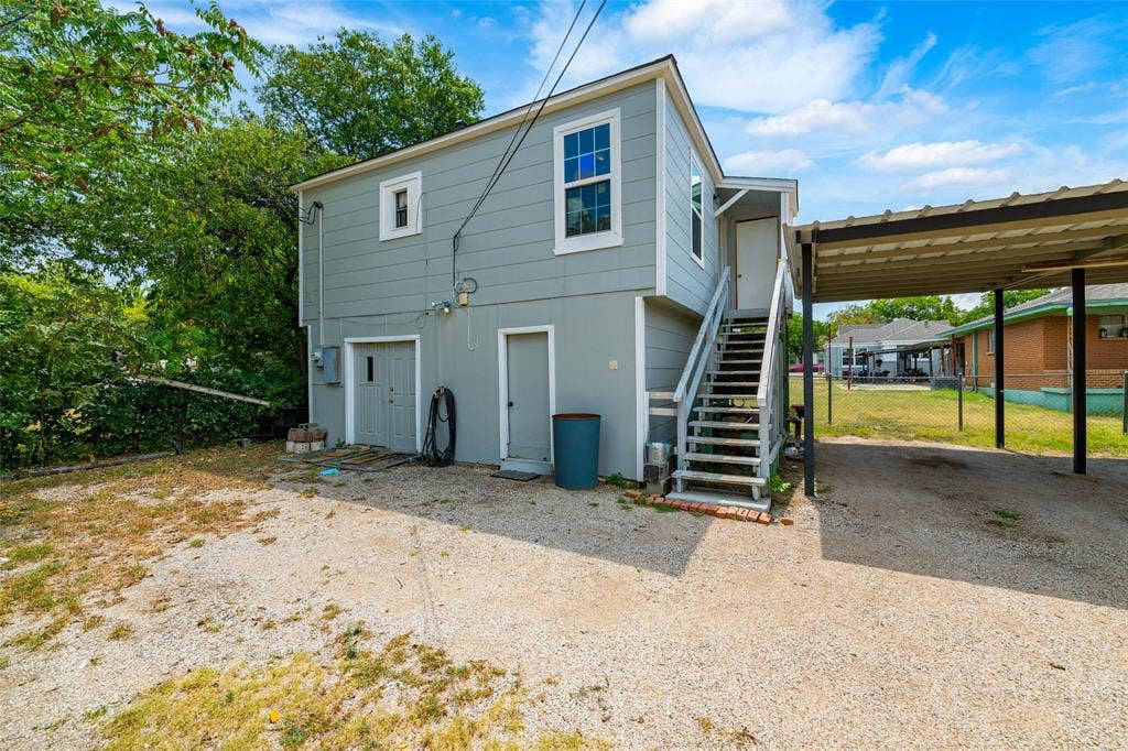 3823 Dempster Avenue, Cockrell Hill, TX 75211 Back House