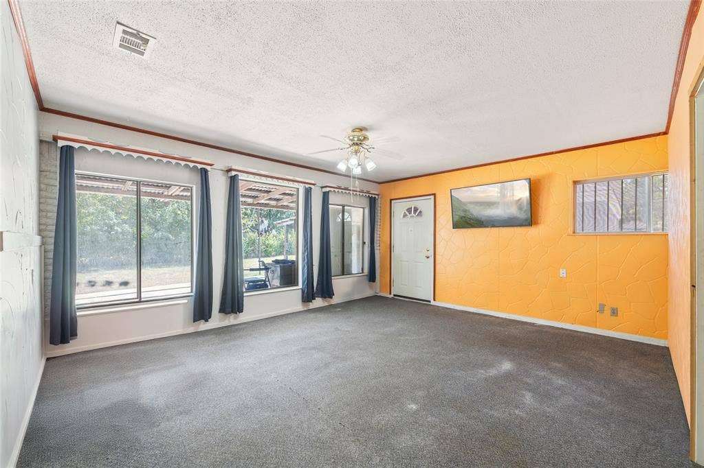 3823 Dempster Avenue, Cockrell Hill, TX 75211 Middle House
