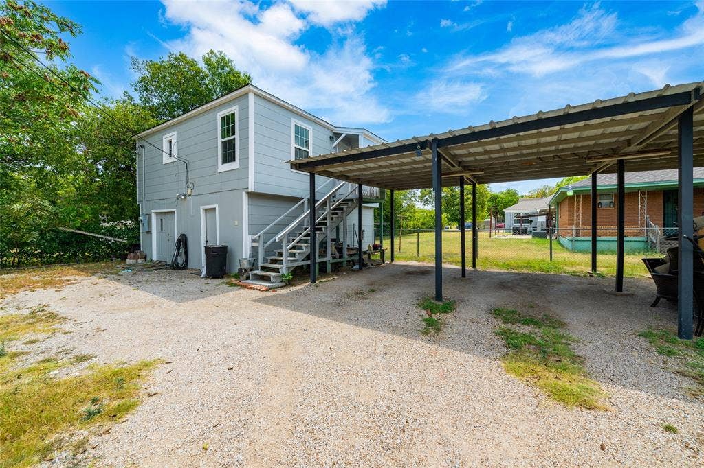 3823 Dempster Avenue, Cockrell Hill, TX 75211 Back House