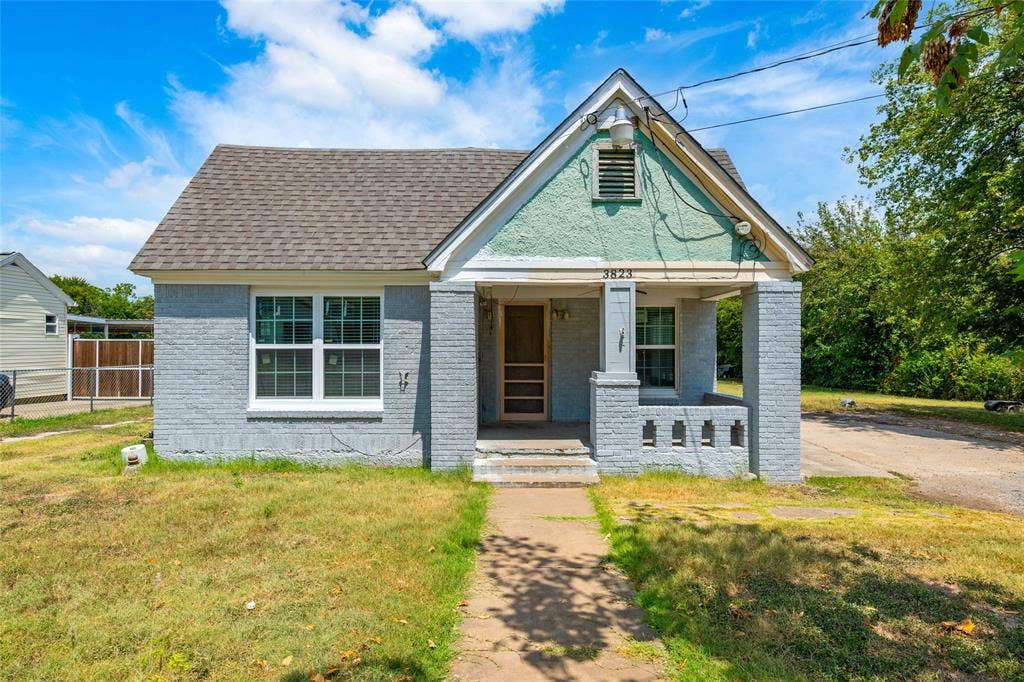 3823 Dempster Avenue, Cockrell Hill, TX 75211 Front House