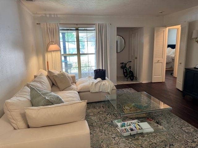 8324 Lullwater Drive, Dallas, TX 75218 8324 Lullwater Drive, Dallas, TX 75218