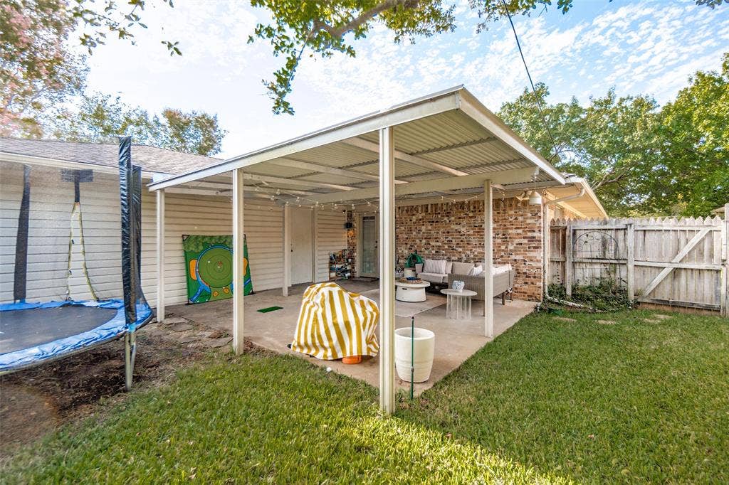 8324 Lullwater Drive, Dallas, TX 75218 8324 Lullwater Drive, Dallas, TX 75218