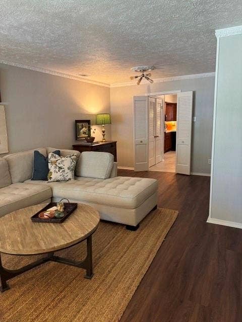 8324 Lullwater Drive, Dallas, TX 75218 8324 Lullwater Drive, Dallas, TX 75218
