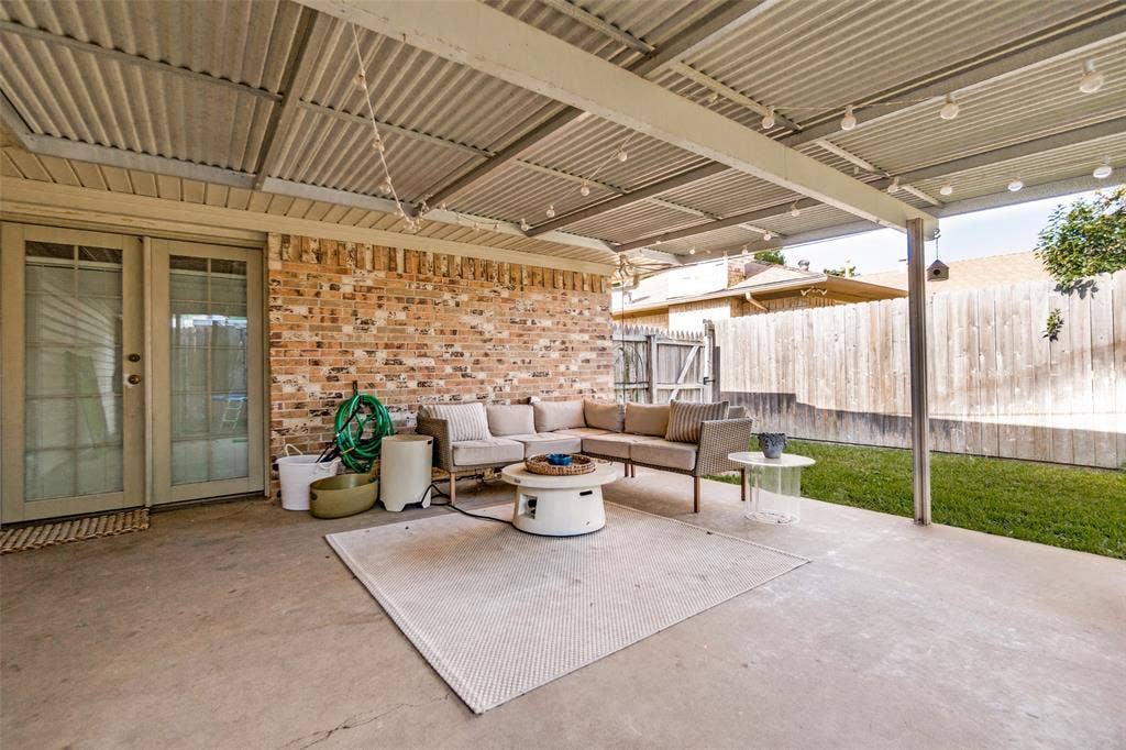 8324 Lullwater Drive, Dallas, TX 75218 8324 Lullwater Drive, Dallas, TX 75218