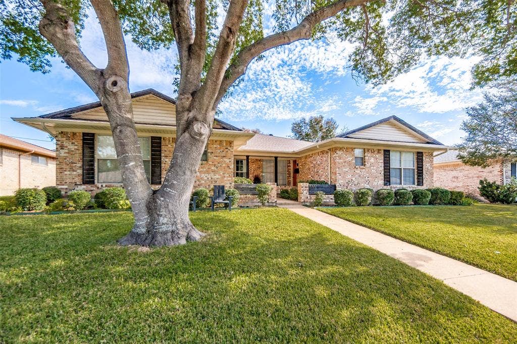 8324 Lullwater Drive, Dallas, TX 75218 8324 Lullwater Drive, Dallas, TX 75218