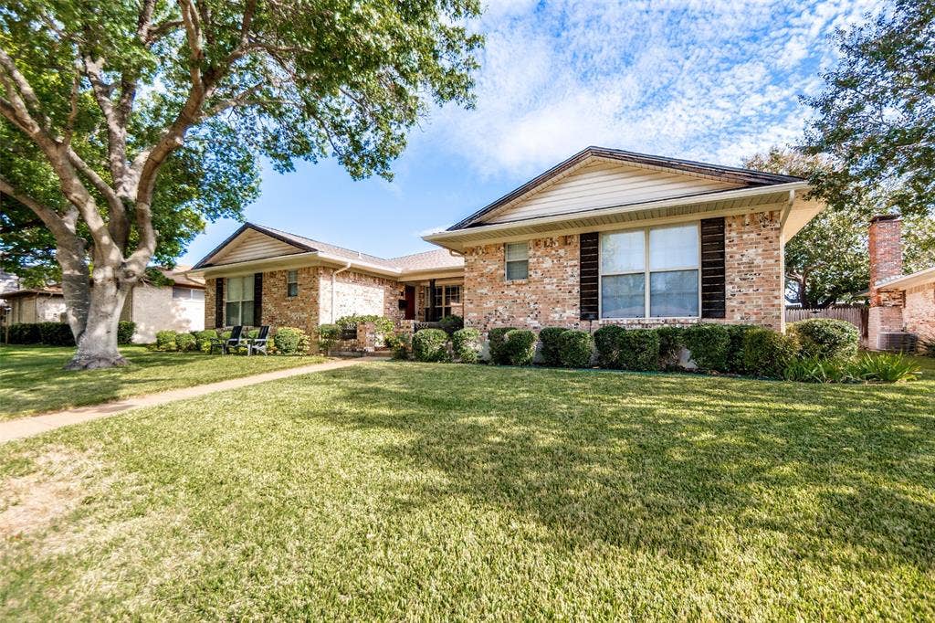 8324 Lullwater Drive, Dallas, TX 75218 8324 Lullwater Drive, Dallas, TX 75218