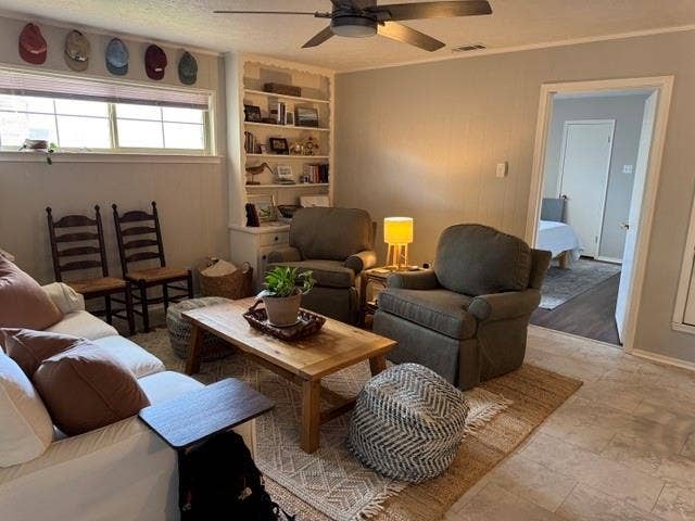 8324 Lullwater Drive, Dallas, TX 75218 8324 Lullwater Drive, Dallas, TX 75218