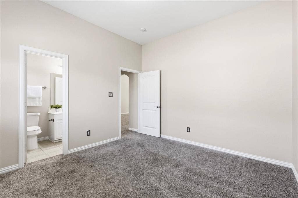 7710 Keith Lane, Sachse, TX 75048 Upstairs bedroom with ensuite bath