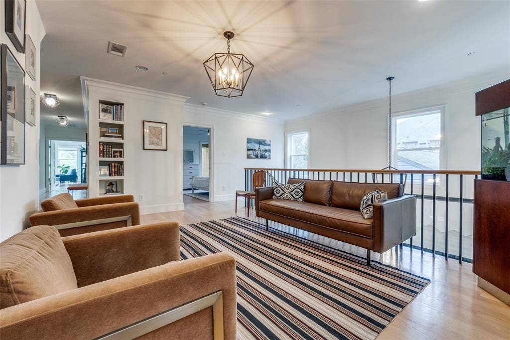 2829 Dyer Street, University Park, TX 75205