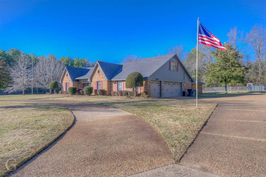 Property photo for 111 White Road, Frierson, LA