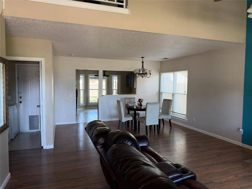 302 Pool Street, Cedar Hill, TX 75104 Living room