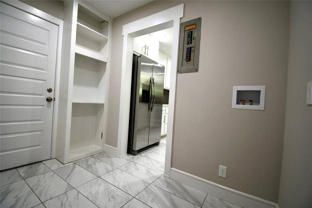 1015 Mitchell Road, Irving, TX 75060
