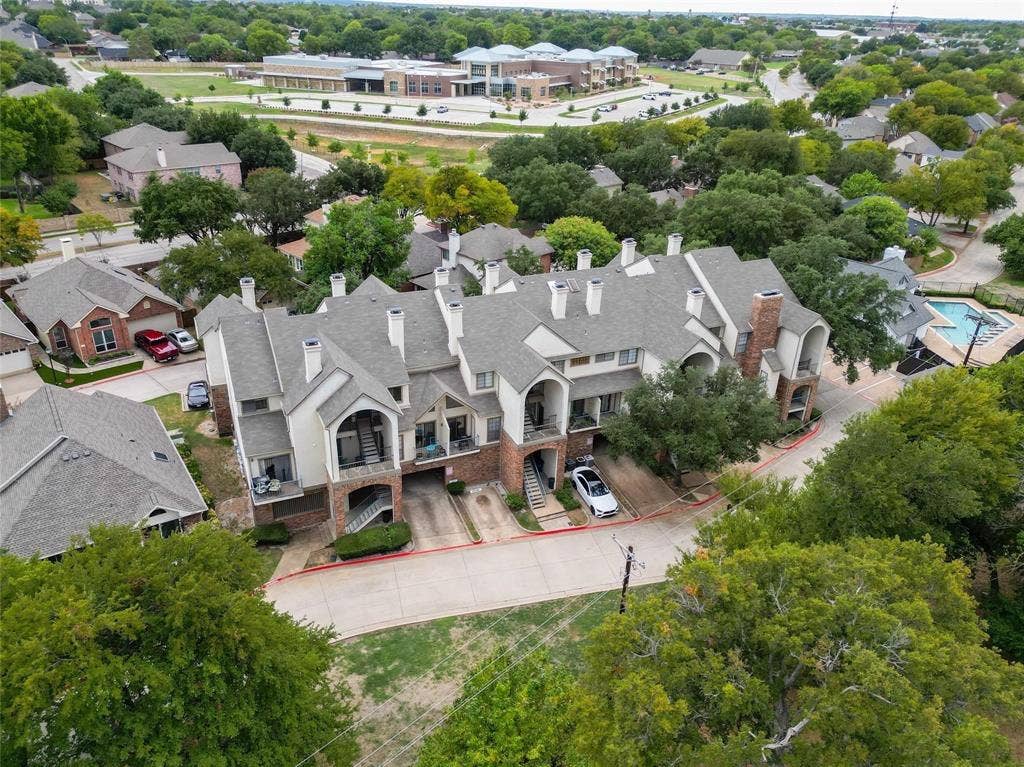 501 Arbor Creek Drive, #207, Euless, TX 76039