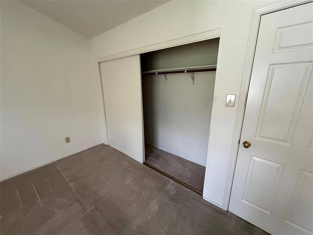 501 Arbor Creek Drive, #207, Euless, TX 76039