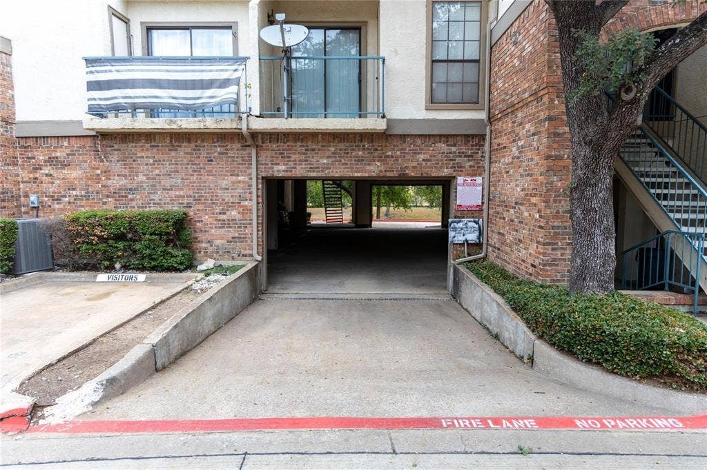 501 Arbor Creek Drive, #207, Euless, TX 76039