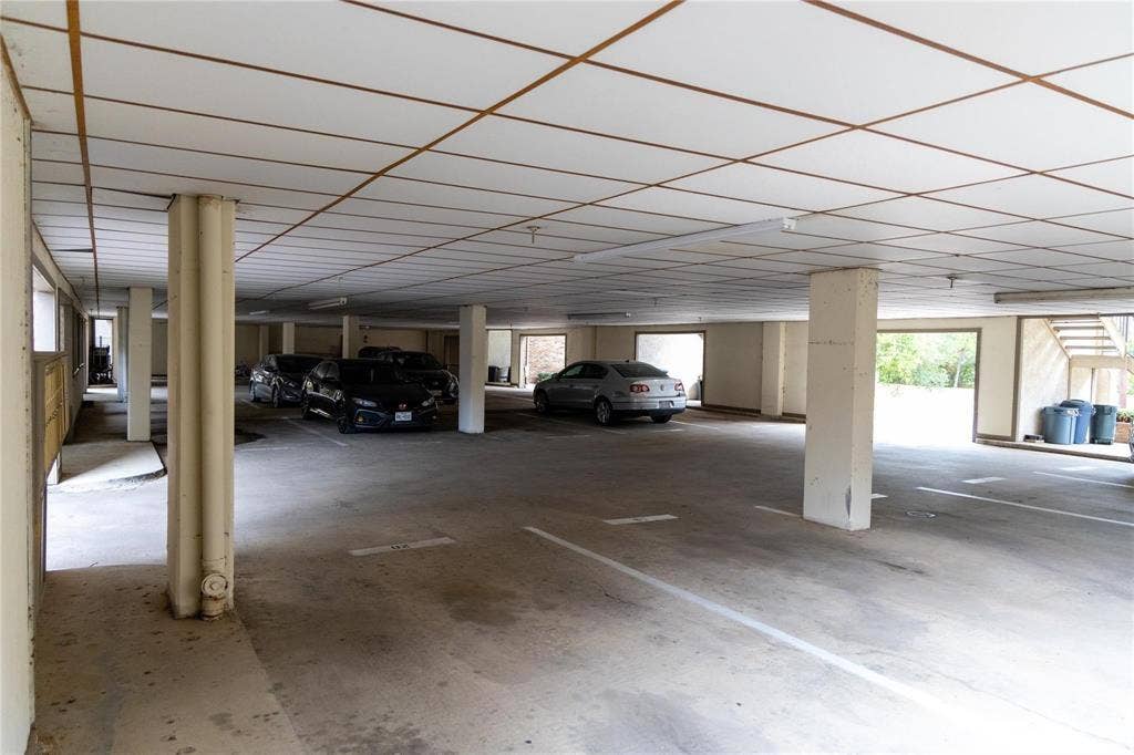 501 Arbor Creek Drive, #207, Euless, TX 76039