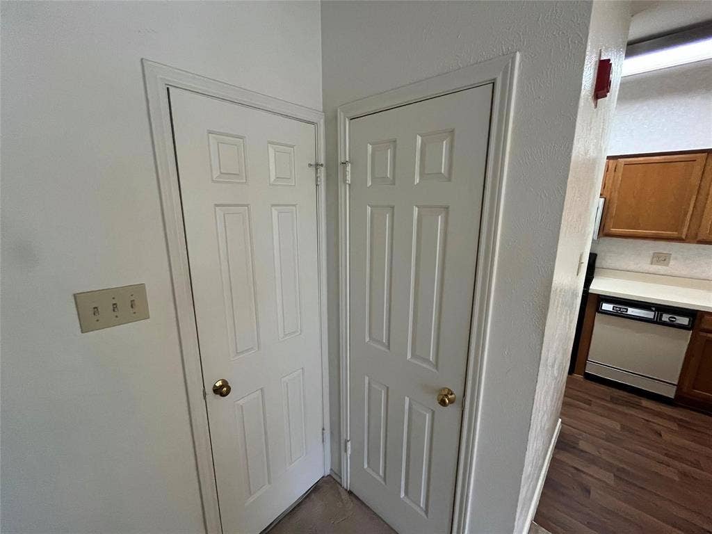 501 Arbor Creek Drive, #207, Euless, TX 76039