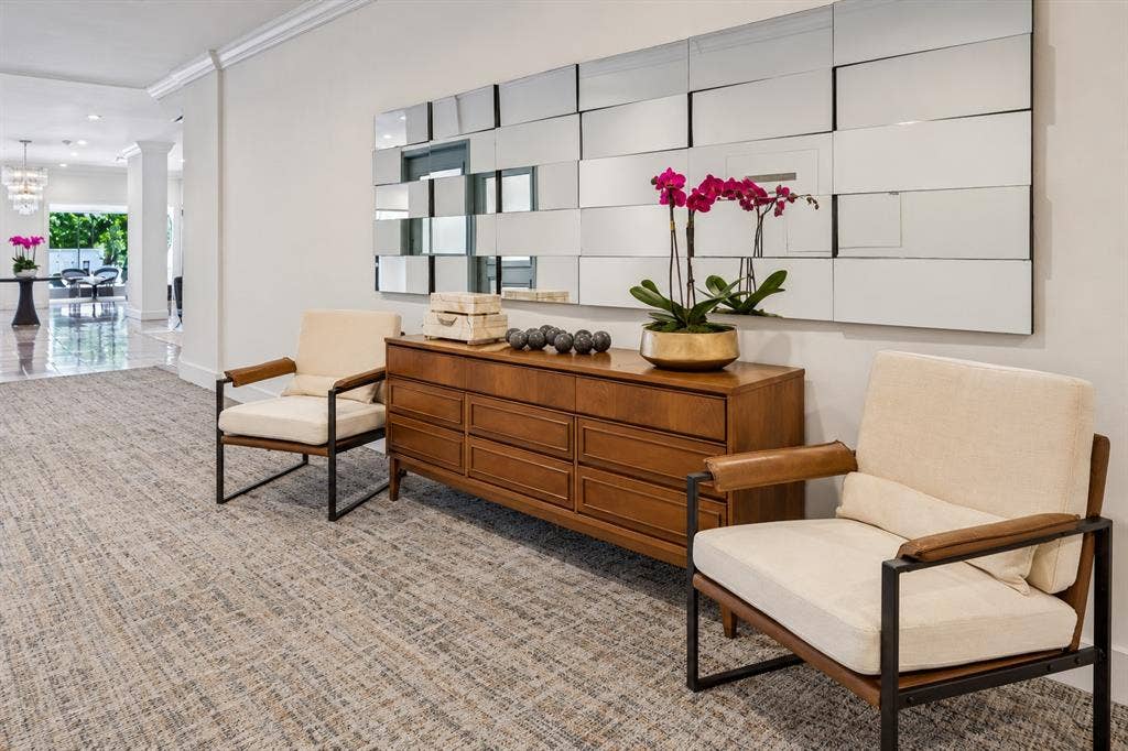 3883 Turtle Creek Boulevard, #317, Dallas, TX 75219 Inviting Lobby Retreat