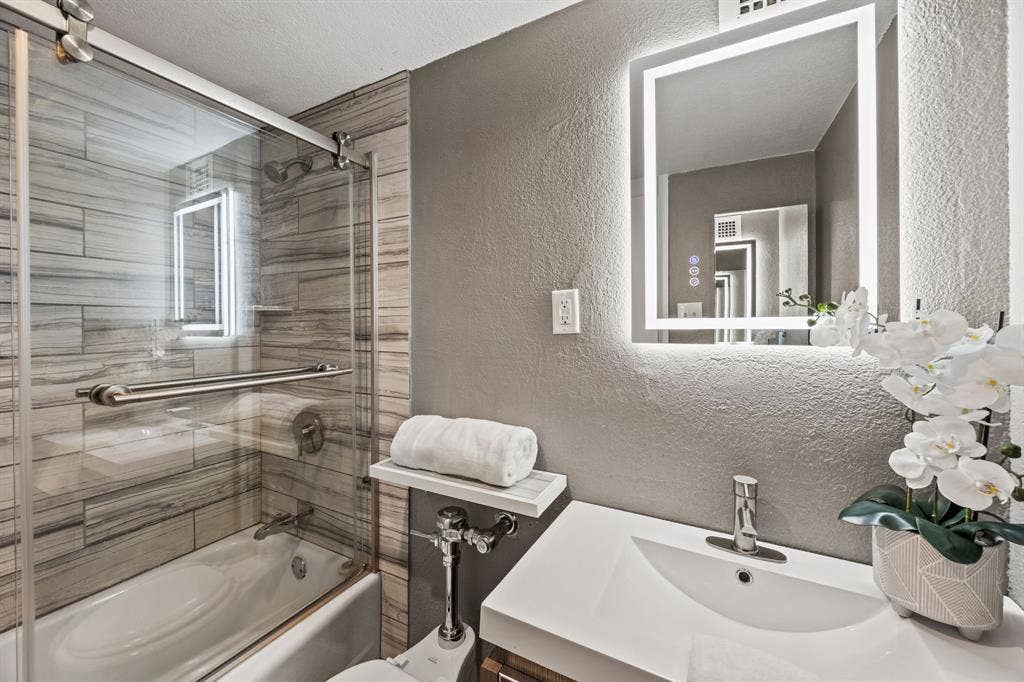 3883 Turtle Creek Boulevard, #317, Dallas, TX 75219 Bathroom