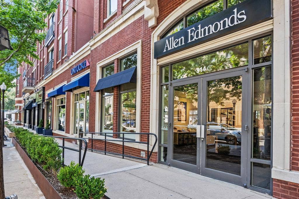 3883 Turtle Creek Boulevard, #317, Dallas, TX 75219 Neighborhood | Nearby Shops and Dining