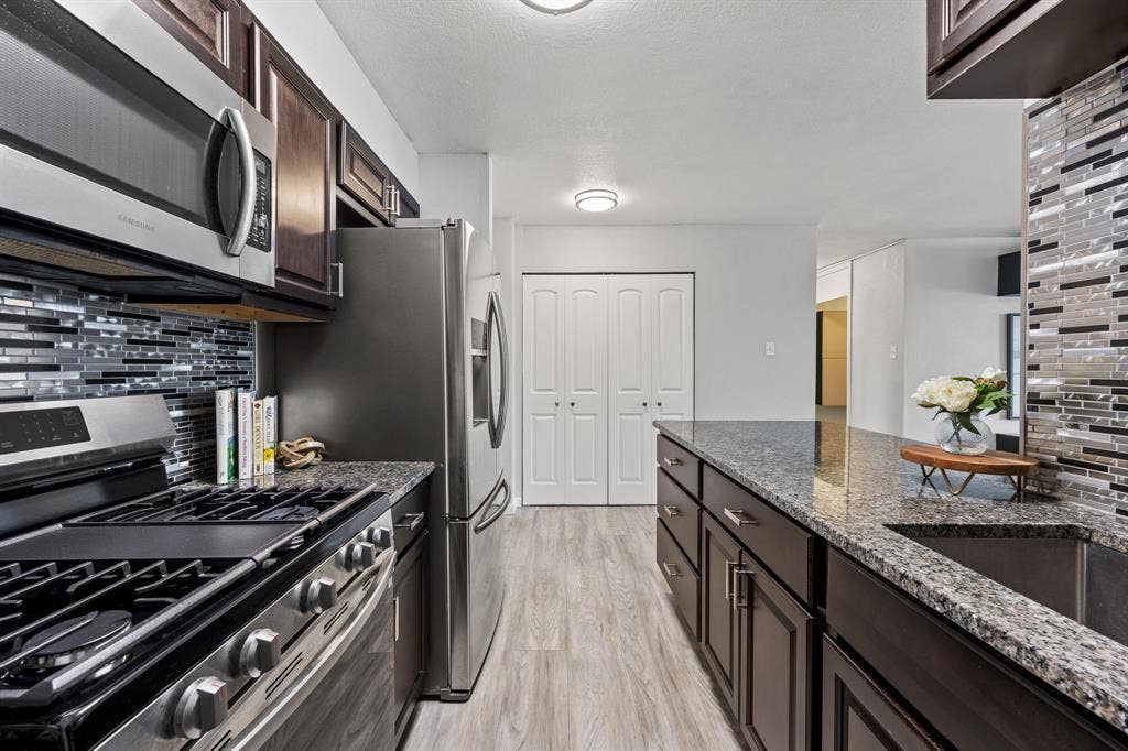 3883 Turtle Creek Boulevard, #317, Dallas, TX 75219 Kitchen