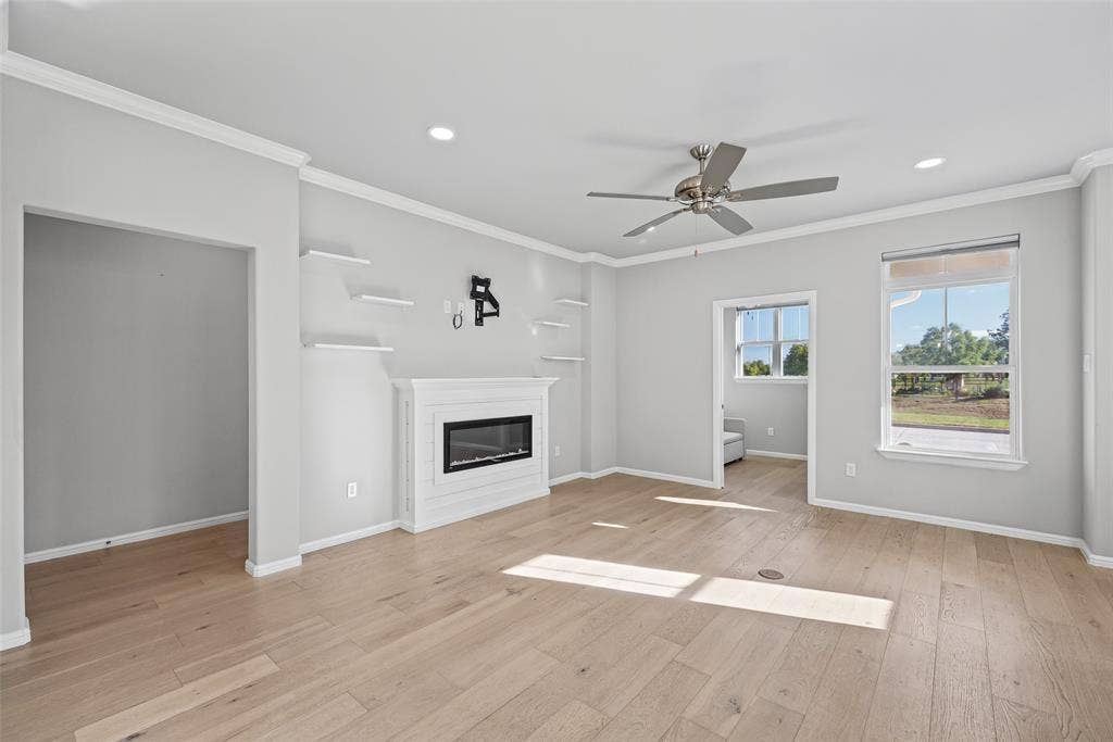 505 Eastpark Lane, Granbury, TX 76049