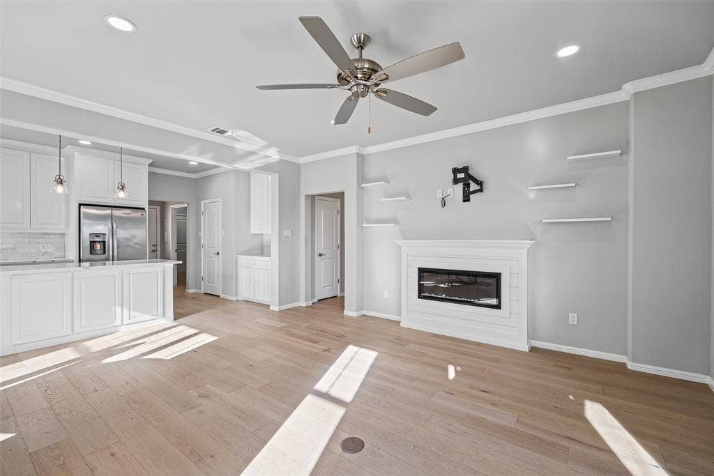 505 Eastpark Lane, Granbury, TX 76049