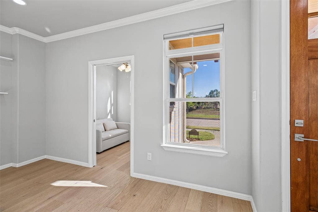 505 Eastpark Lane, Granbury, TX 76049
