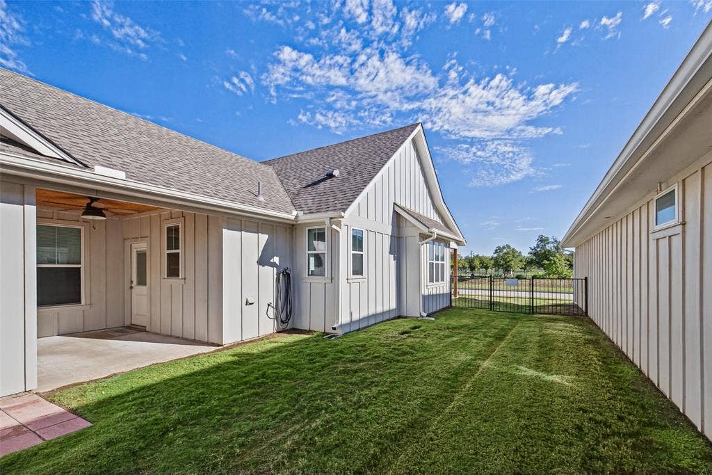 505 Eastpark Lane, Granbury, TX 76049