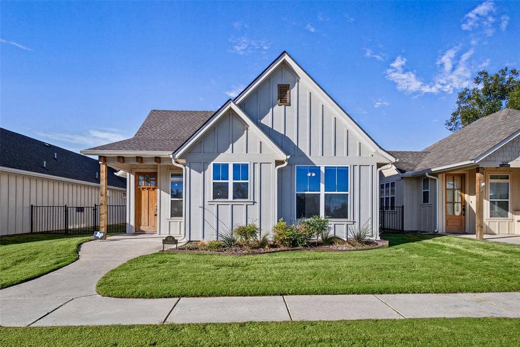 505 Eastpark Lane, Granbury, TX 76049