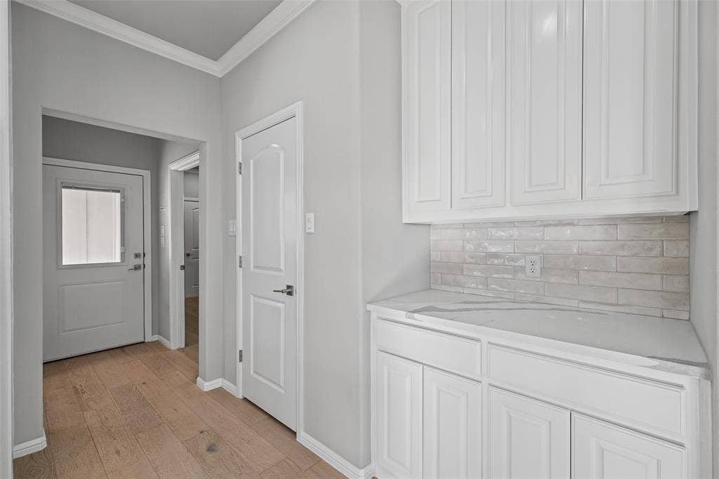505 Eastpark Lane, Granbury, TX 76049