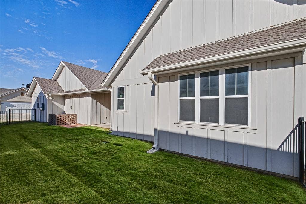 505 Eastpark Lane, Granbury, TX 76049