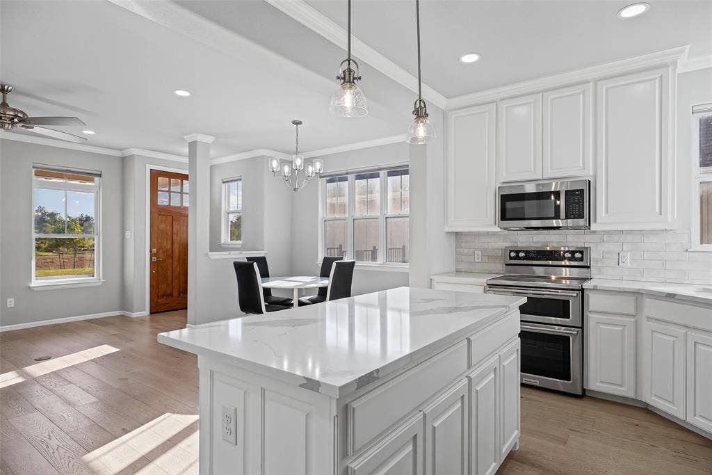 505 Eastpark Lane, Granbury, TX 76049