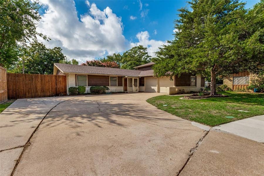 Property photo for 417 Keats Circle, Irving, TX