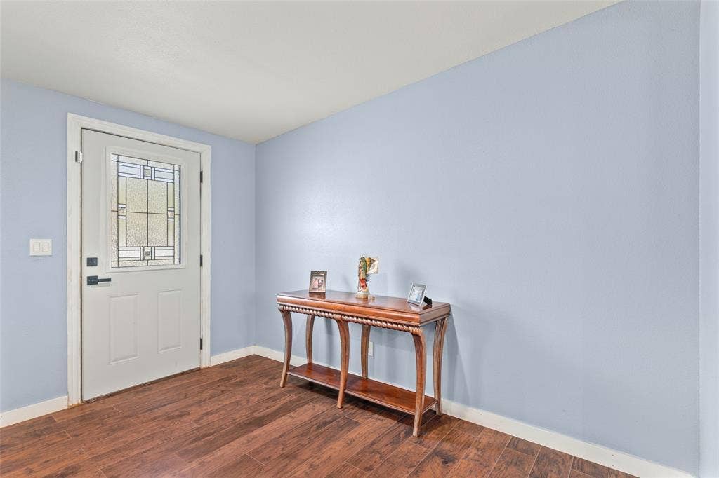 1219 Green Tree Acres Road, Kemp, TX 75143 Entryway featuring wood-finish flooring and a single-panel exterior door with a decorative glass insert and matte black hardware