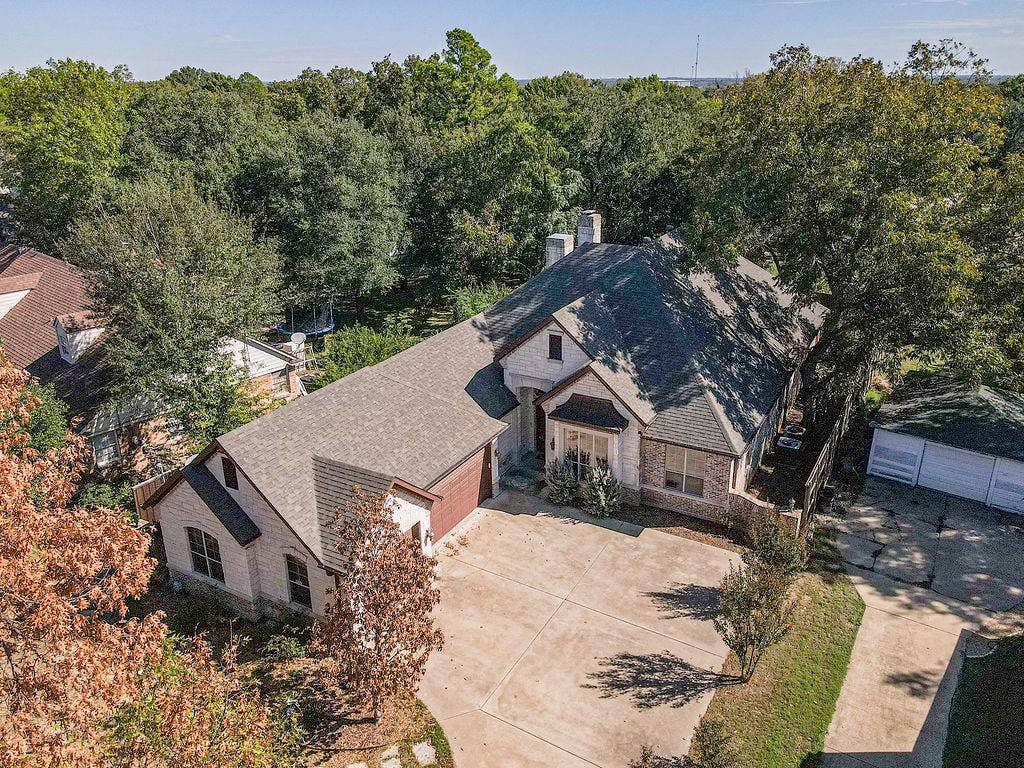 1407 S Houston Street, Kaufman, TX 75142 1407 S Houston Street, Kaufman, TX 75142