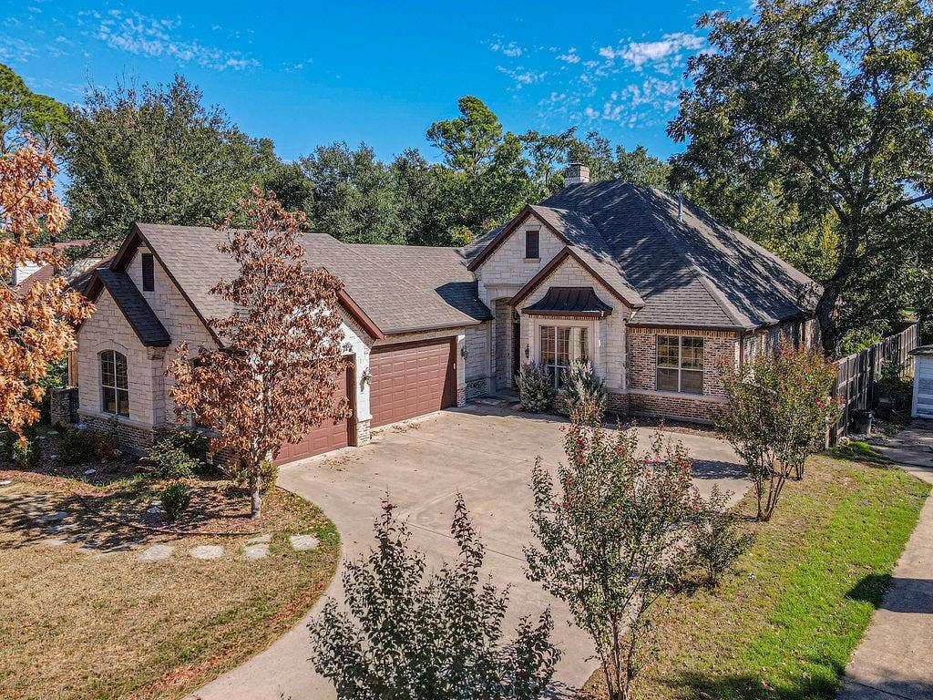 1407 S Houston Street, Kaufman, TX 75142 1407 S Houston Street, Kaufman, TX 75142