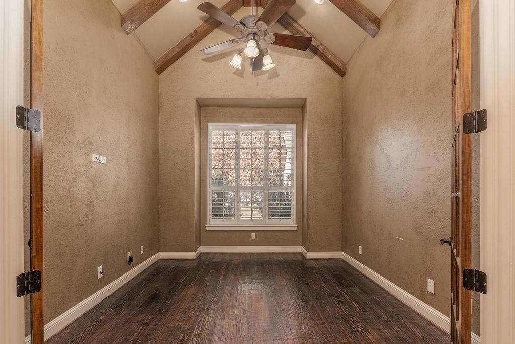 1407 S Houston Street, Kaufman, TX 75142 1407 S Houston Street, Kaufman, TX 75142