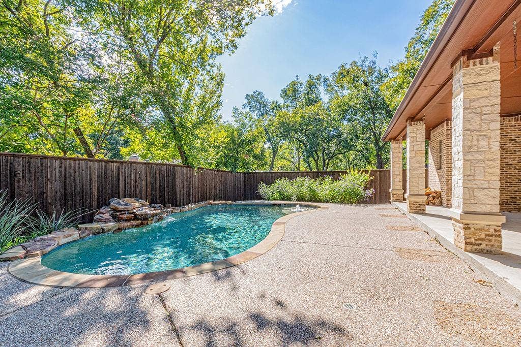 1407 S Houston Street, Kaufman, TX 75142 1407 S Houston Street, Kaufman, TX 75142