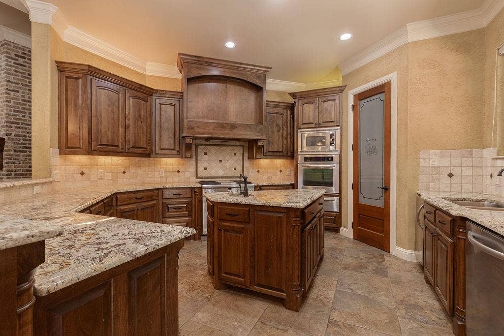 1407 S Houston Street, Kaufman, TX 75142 1407 S Houston Street, Kaufman, TX 75142