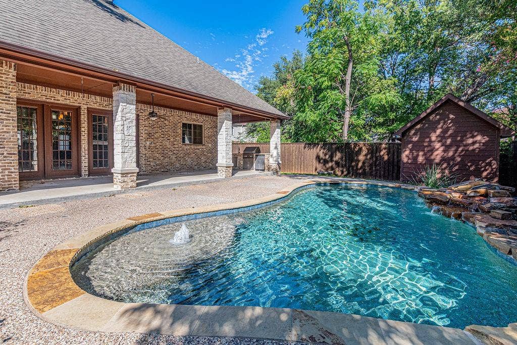 1407 S Houston Street, Kaufman, TX 75142 1407 S Houston Street, Kaufman, TX 75142