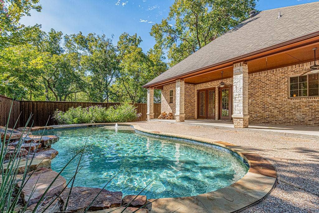 1407 S Houston Street, Kaufman, TX 75142 1407 S Houston Street, Kaufman, TX 75142