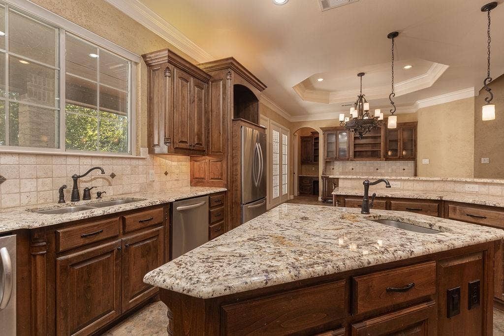 1407 S Houston Street, Kaufman, TX 75142 1407 S Houston Street, Kaufman, TX 75142