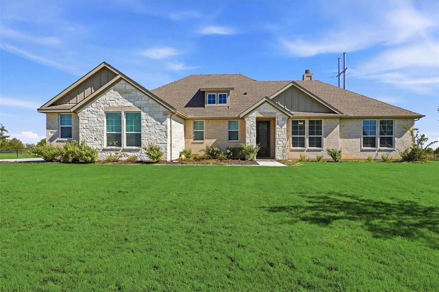 Property photo for 60 Roosevelt Lane, Valley View, TX